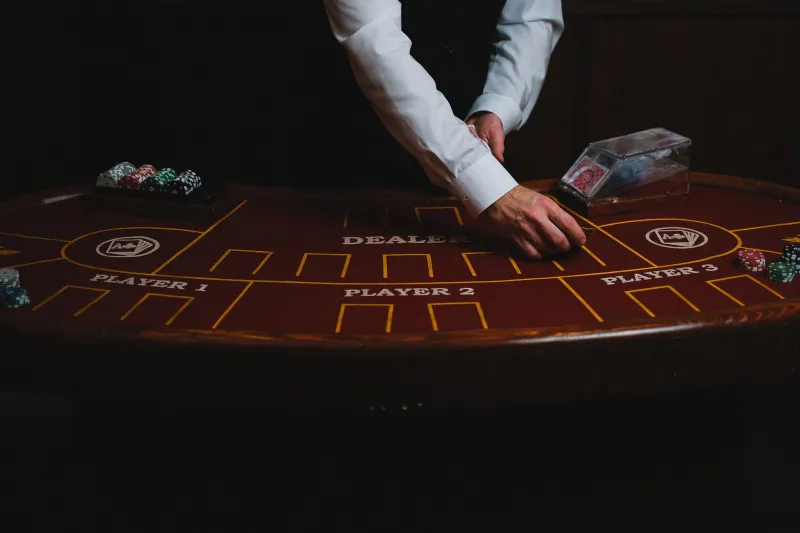 2 AM and Deciding: Live Dealer or RNG Blackjack — Here's How to Actually Choose